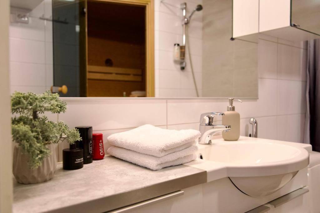 1Br Suite - King Size Bed - Wi-Fi - Gym & Sauna 罗瓦涅米 外观 照片